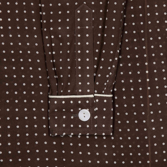 Sleeve detail on Women's crepe de chine silk pyjamas in brown