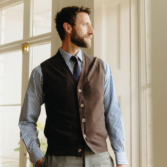 Wilton Scottish Cashmere Sleeveless Cardigan in Ebony