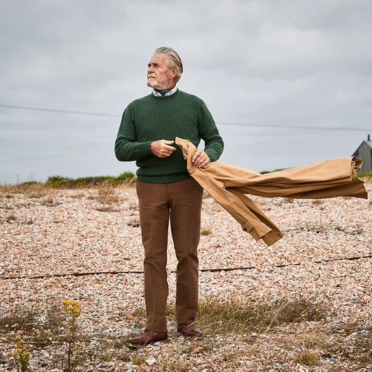 Model wearing Plain Cashmere Seed Stitch Crew Neck Jumper in Serpentine